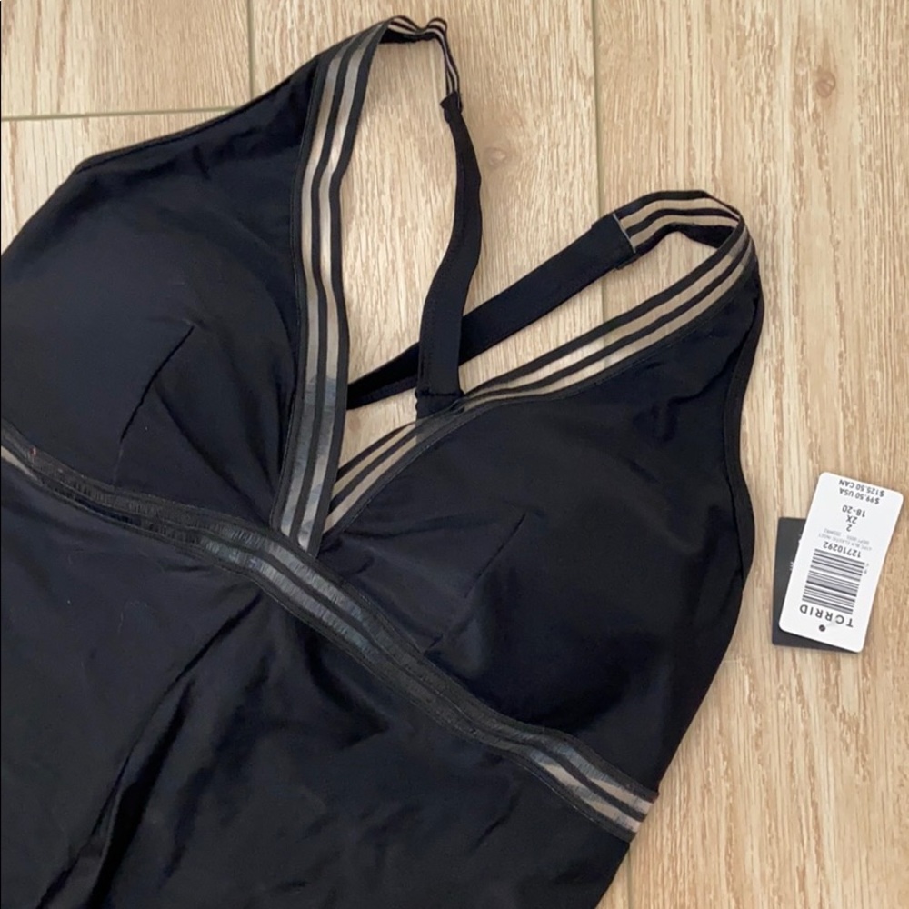Black shadow stripe inset wireless swimsuit